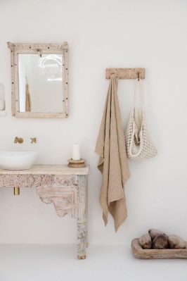 LINEN BATH TOWELS