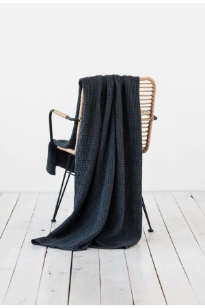 DARK GRAY WAFFLE THROW