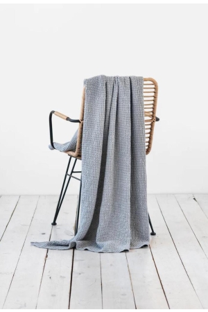 LIGHT GRAY WAFFLE THROW