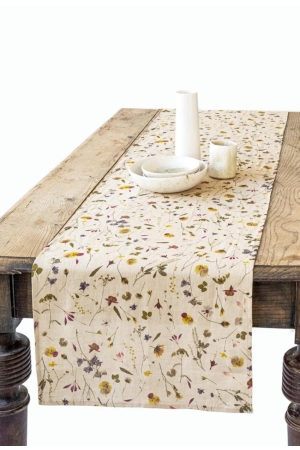 LINEN TABLE RUNNER IN BOTANICAL PRINT