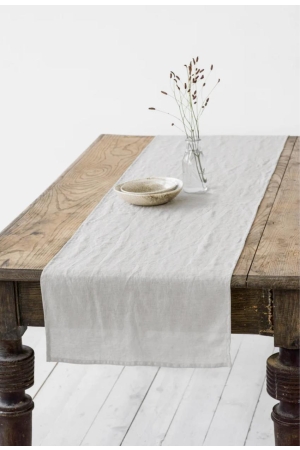 LINEN TABLE RUNNER IN LIGHT GRAY