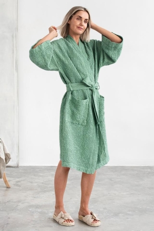 NAISTE LINANE VAHVELKOEGA HOMMIKUMANTEL MATCHA GREEN