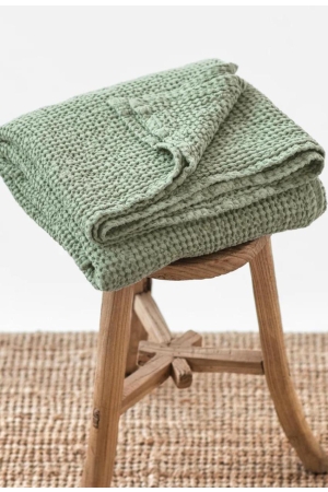Linane voodikate-pleed pistachio green-1.jpg